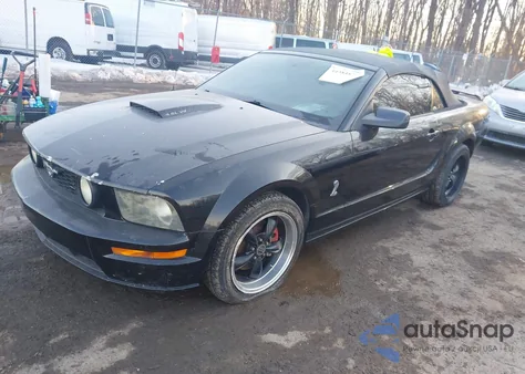 2007 Ford Mustang Gt Deluxe/Gt Premium z USA, uszkodzony, nr VIN 1ZVHT85HX75323067